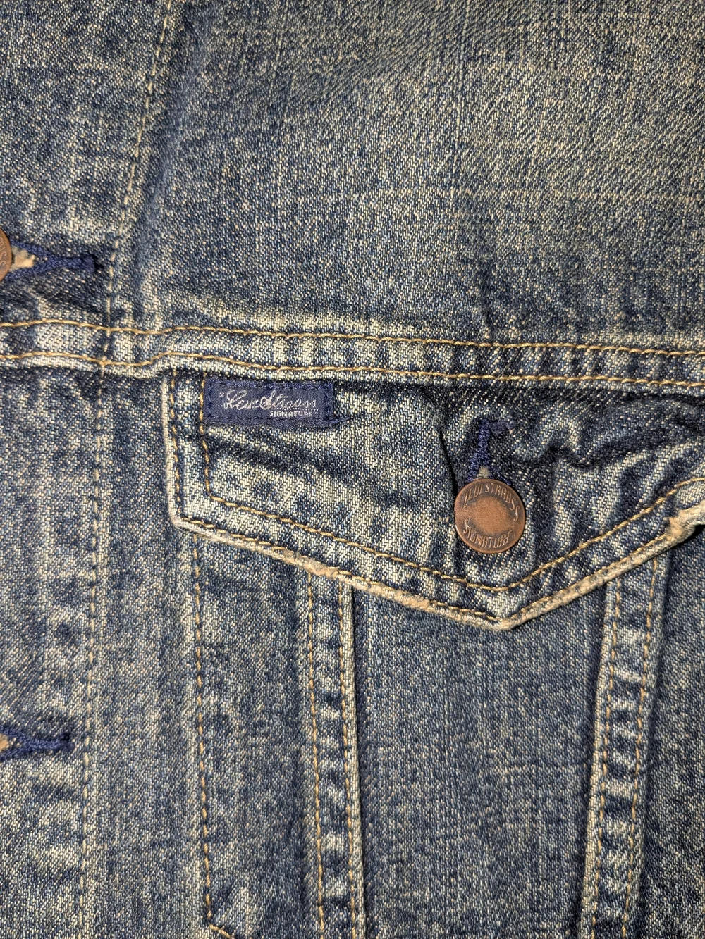 Levi's Men's Vintage-Style Blue Denim Jacket - Picture 6 of 9